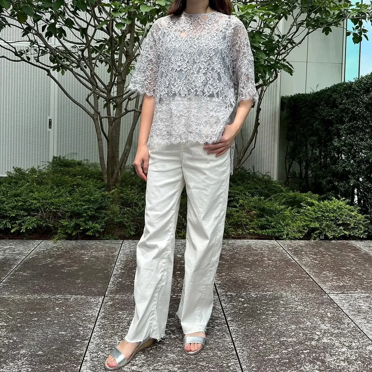 【50代夏トップス】甘すぎない“大人のレの画像_5