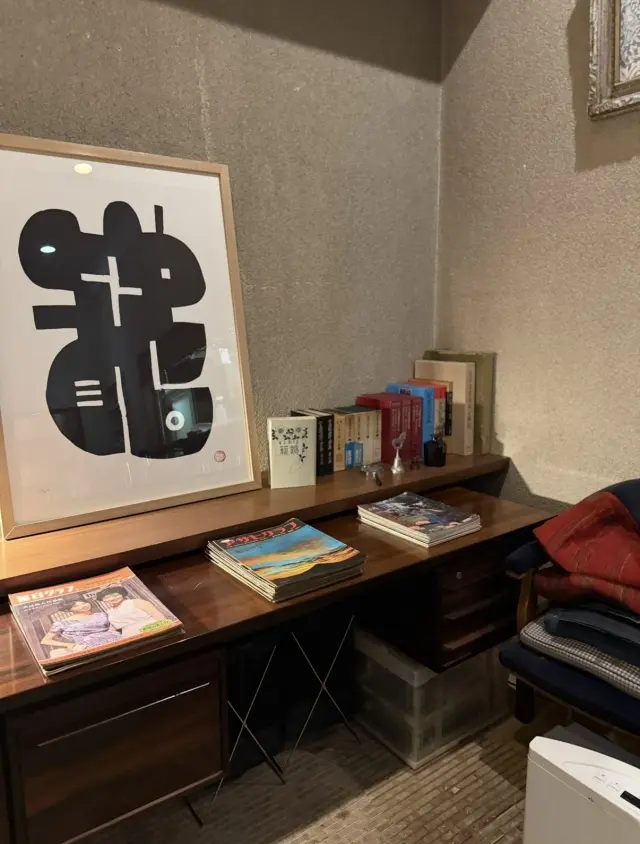 駒場公園の文壇カフェとイチョウ舞い散る銀の画像_7