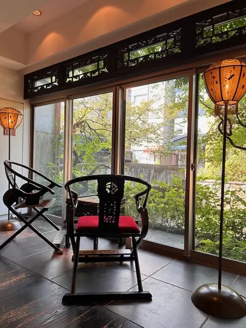 京都らしさ漂う裏路地の小さな焼き鳥屋さんの画像_5