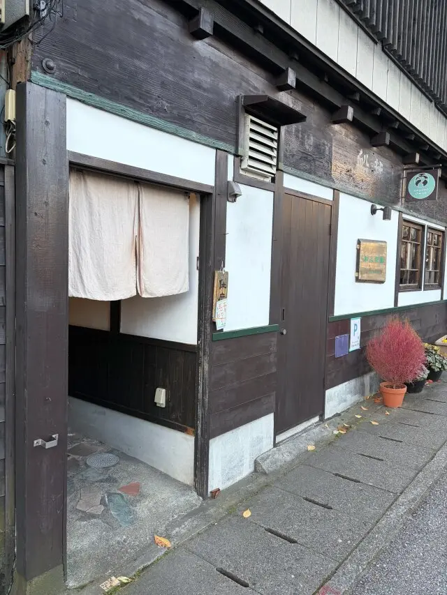 日光　日光東照宮　三猿　眠り猫　国宝　中禅寺湖　ゆば料理　プチ旅行　ショートトリップ。スペーシア　生ゆば懐石膳　和み茶屋　海老屋長造　輪王寺　初詣　日光詣　日光ランチ