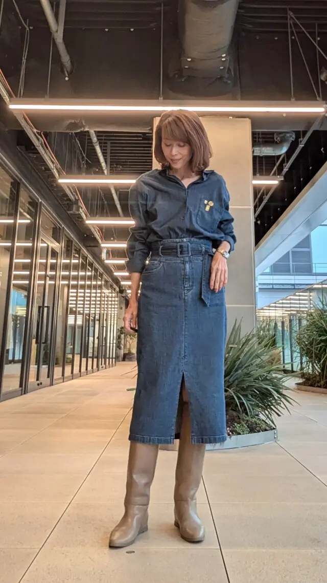 ワントーンコーデ　アイボリー　ベージュ　デニム