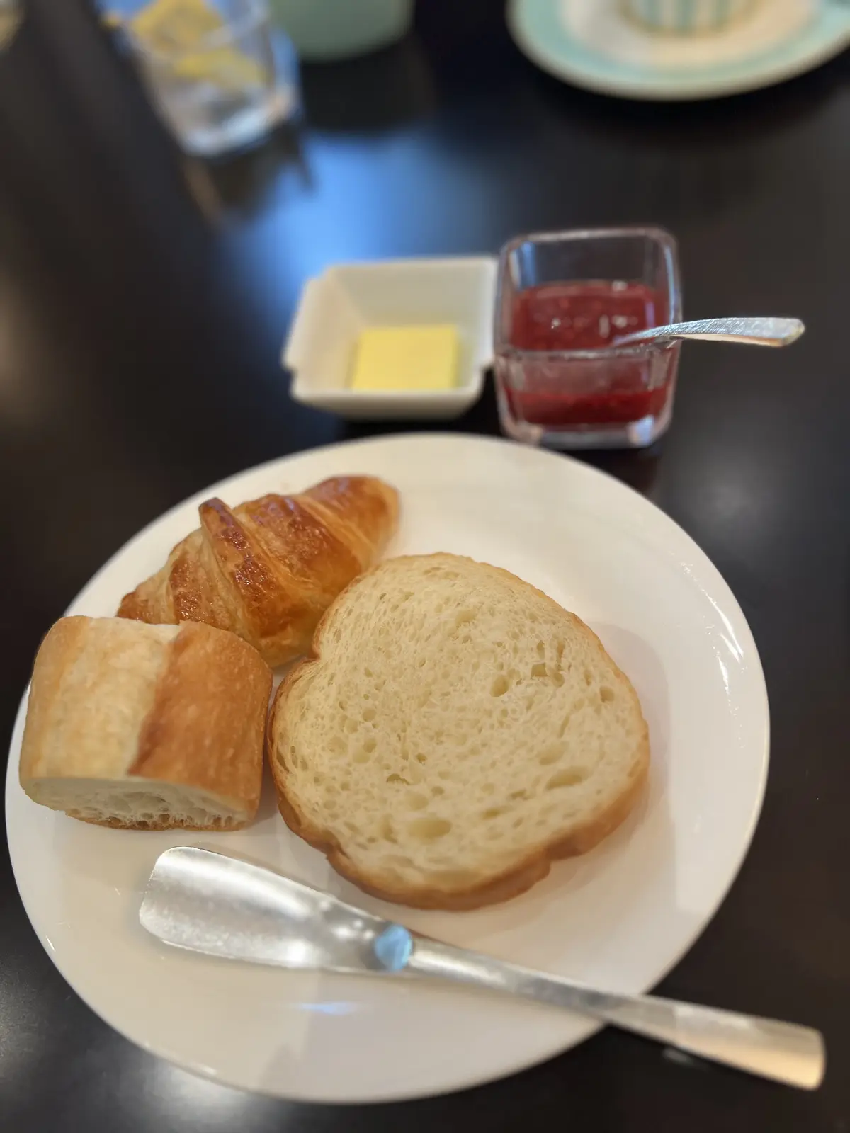 心踊る華やかなワンピースで東京ステーショの画像_9