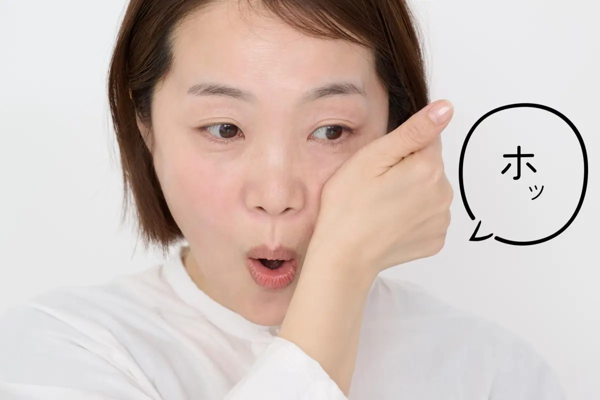 OurAge×Webエクラ OurAge×Webエクラ 50代チーク塗り方 シミ予防 口を縦に開けたまま、手の母指球でスタンプ塗り