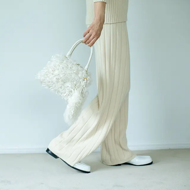 富岡佳子　冬の白コーデ