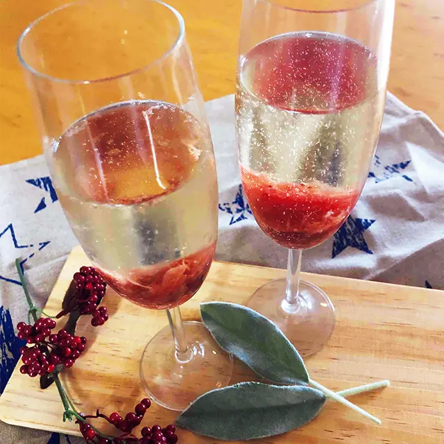 いちごシロップ×スパークリング ワイン。