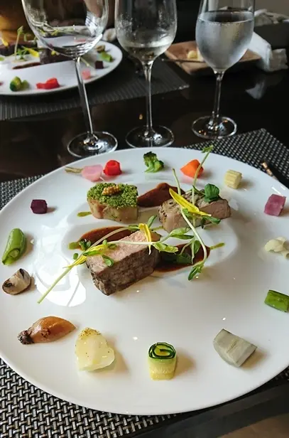 本日のメイン料理　名寄ひまわり畑ポーク　2種調理