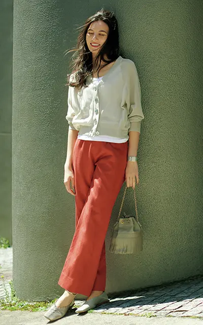 夏グレージュ　ニット　ハウント