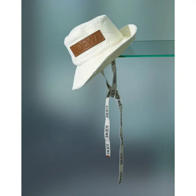 ロエベのフィッシャーマンハット