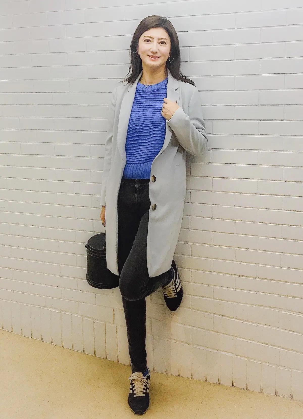 ブラックデニム コーディネートの画像_1