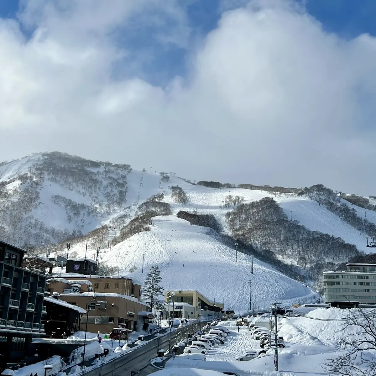 ホテルの部屋から見る「ニセコ グラン・ヒラフスキー場」