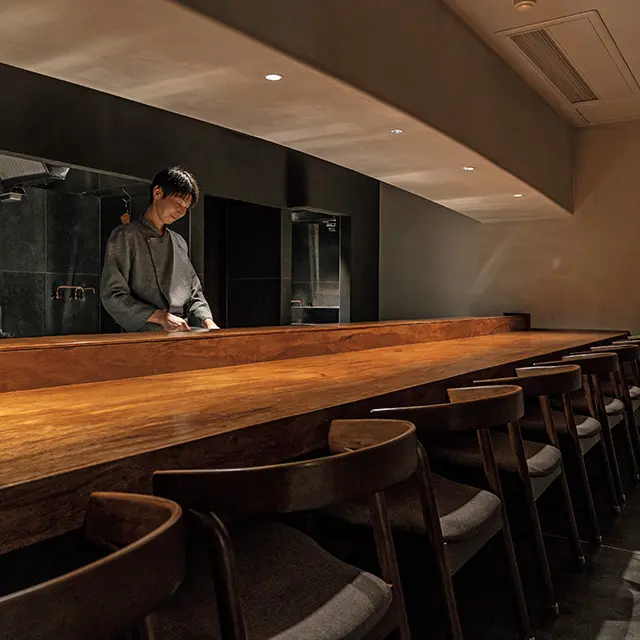 ’06 年に独立して大阪・江坂で店を営んでいた新谷シェフが新たな コンセプトで’22年2月に移転オープン　