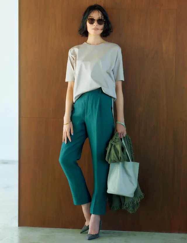 アダワスのベージュT