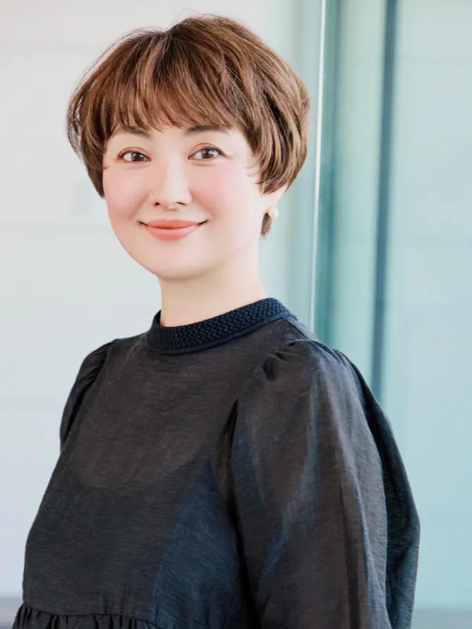 Webエクラ 前から見たショートヘアスタイル