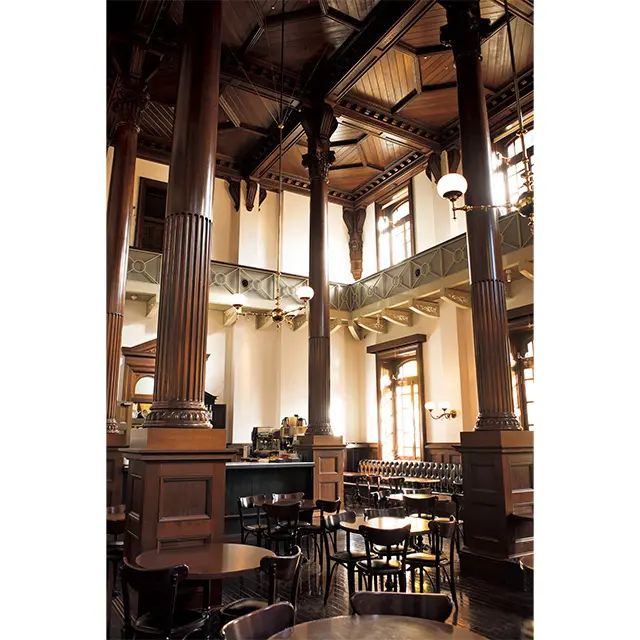 2層吹き抜けの空間は、三菱合資会社の銀行部が入っていた場所。