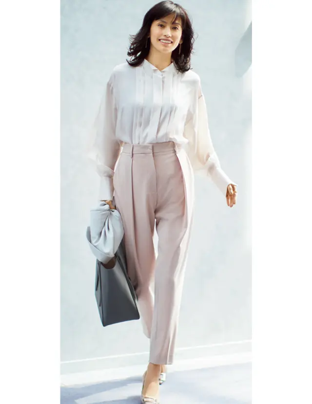 働くベージュ　「ピンクベージュ」パンツコーデ