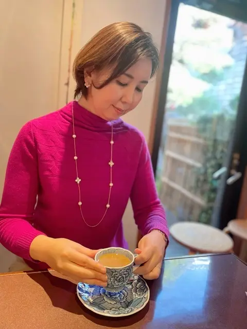 陶器やまわの中の喫茶店