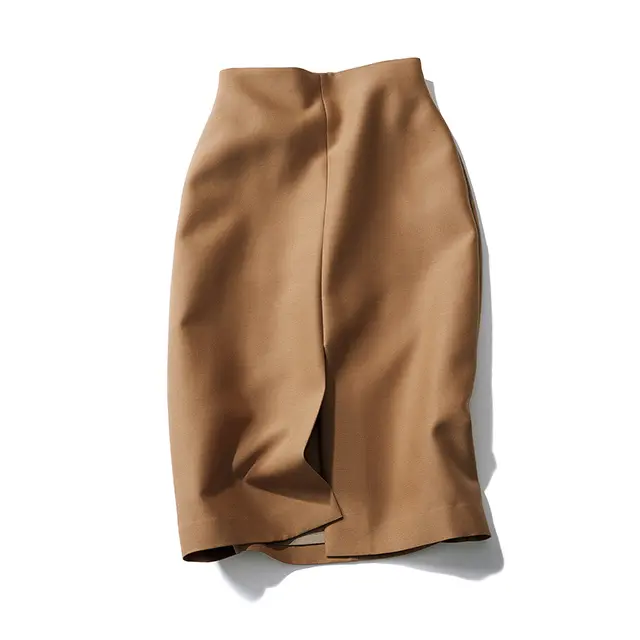 スカート￥50,600／サードマガジン（ブロッサム）