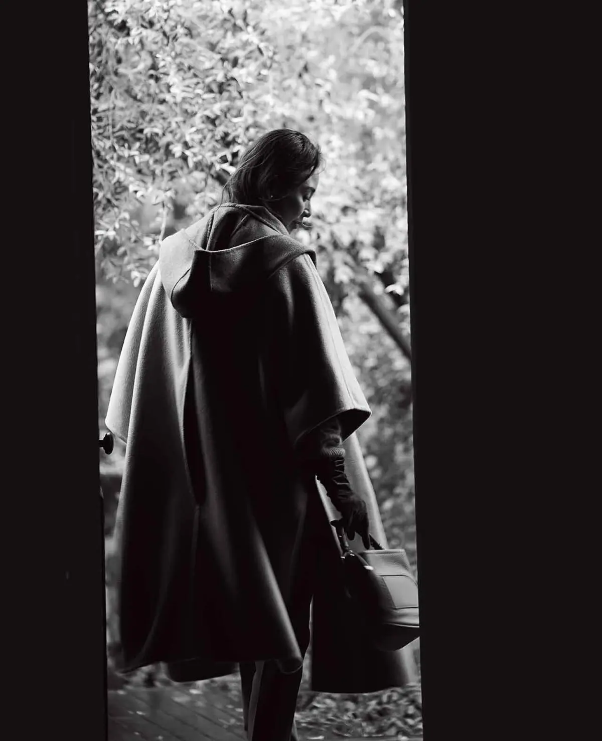 グレージュのワントーンから生まれる静謐な美しさ。 