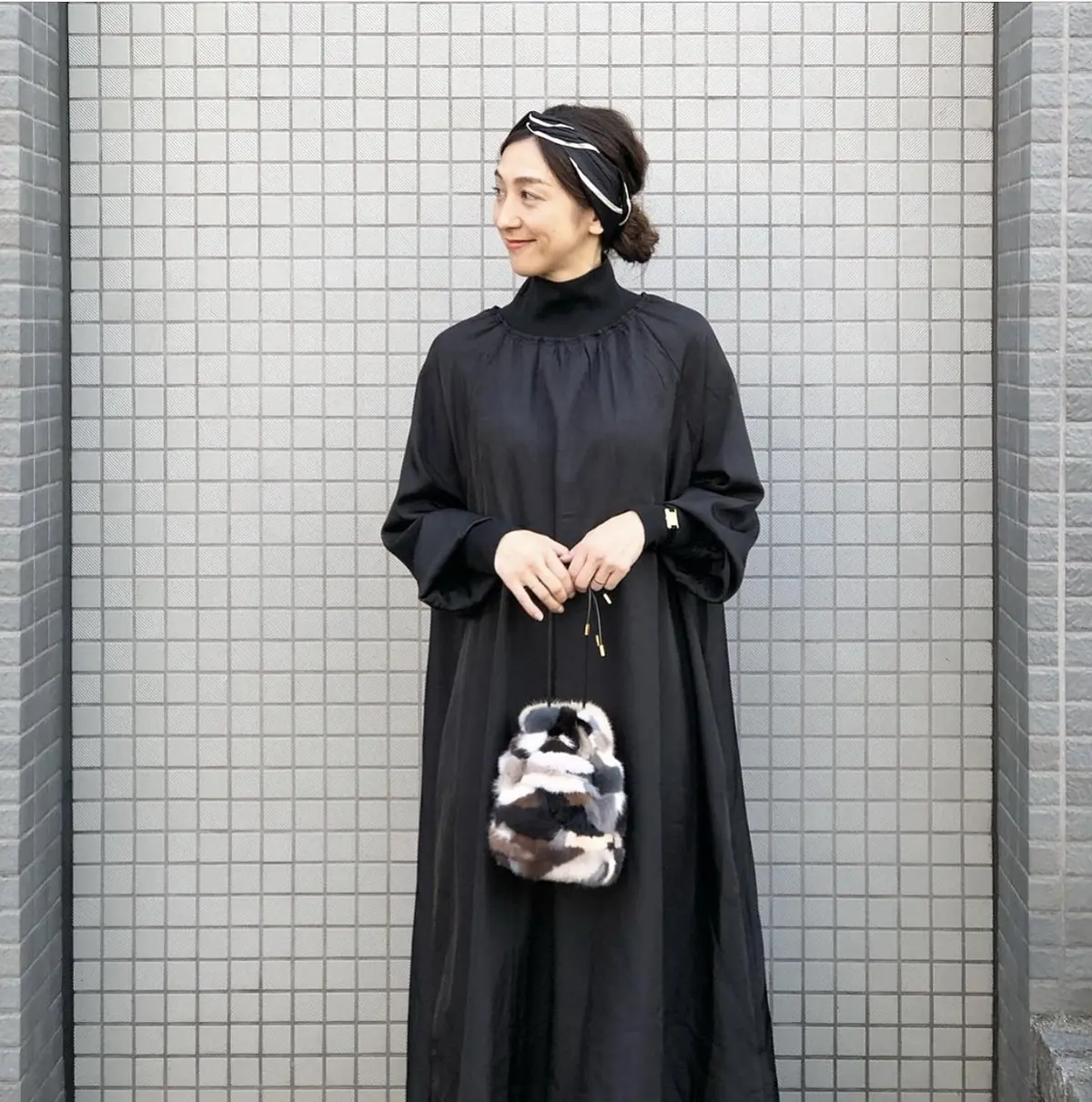 小物で楽しむ黒サテンワンピ❤︎の画像_1