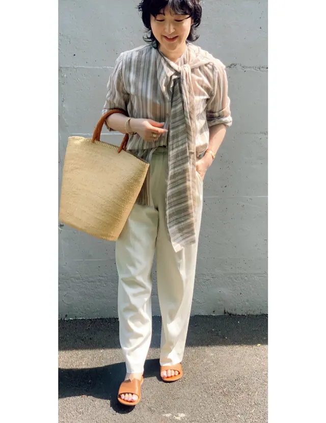 トゥモローランドのパンツコーデの室井由美子さん