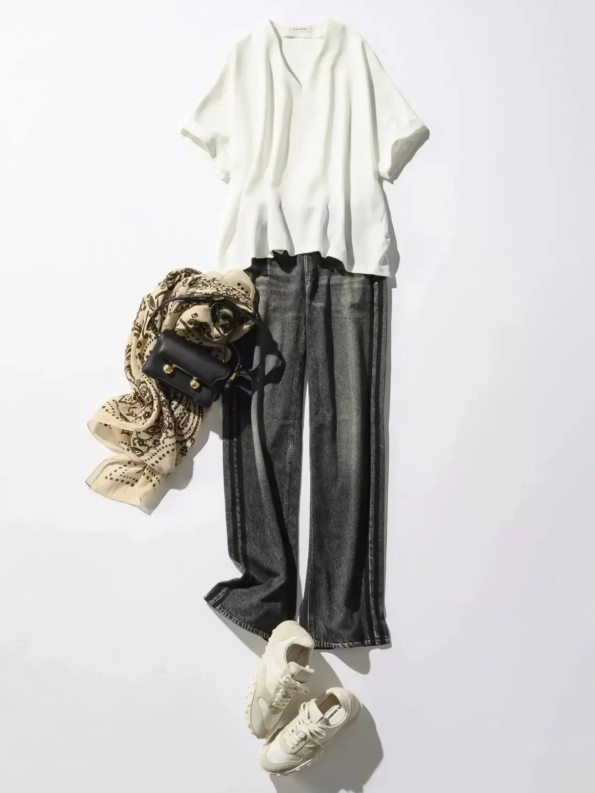 【50代着回し術】Tシャツより上品！とろみトップスで叶える【残暑～秋のスイッチコーデ6選】