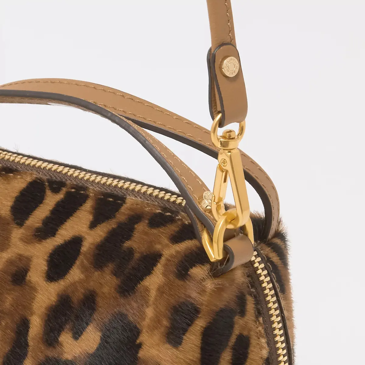 冬の装いに優雅なアクセントを添える新作バの画像_4