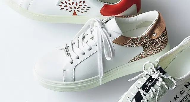 靴￥81,400／ジミー チュウ