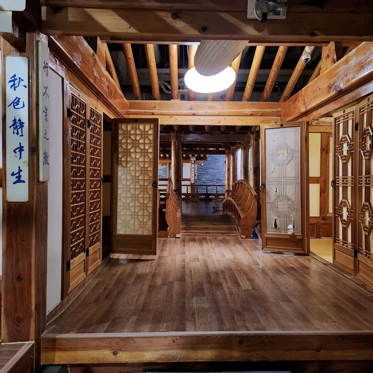 さすがにここで寝てる人はいませんでしたが(^^;