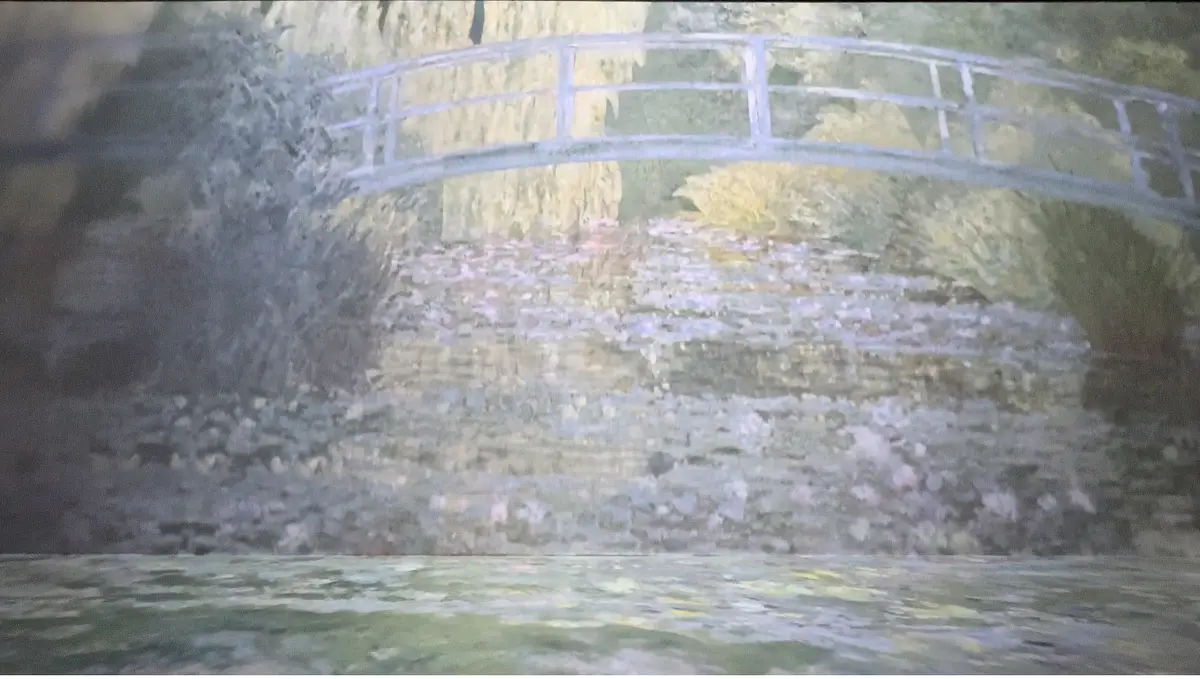 話題の没入体験型ミュージアムと、図書館内の画像_7