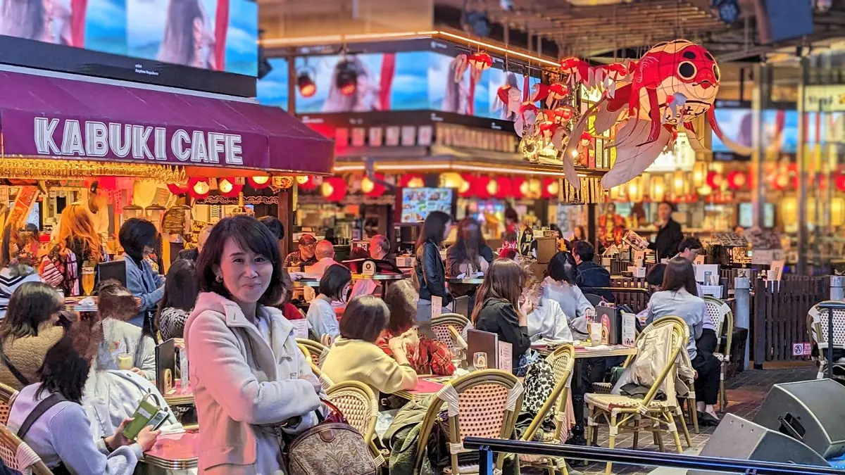 冬のホワイトコーデで東急歌舞伎町タワー《の画像_5