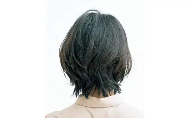 顔だち・髪質をカバーする前上がりひし形ボブ