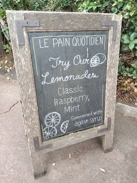 テラス席でランチと街歩きの画像_5