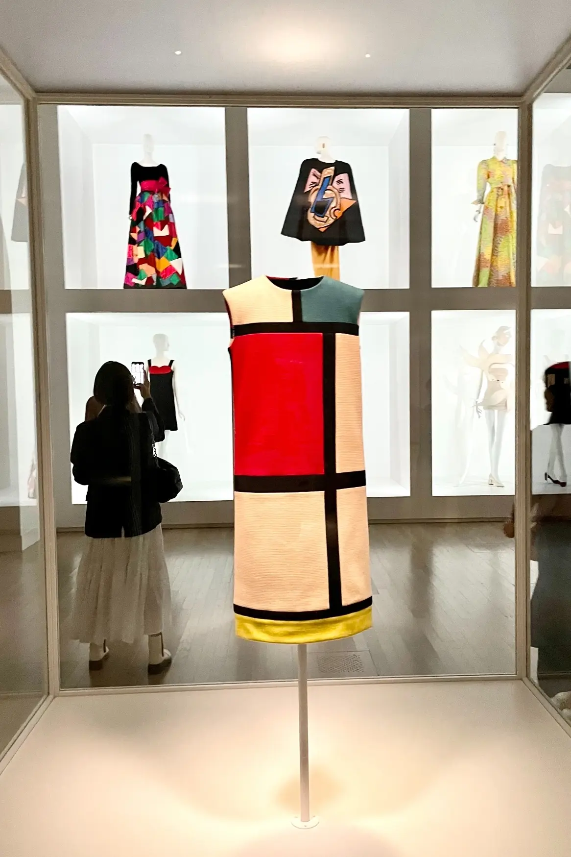 イヴ・サンローラン展