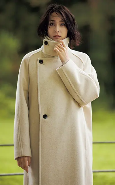 ロエフのコートコーデのLIZA