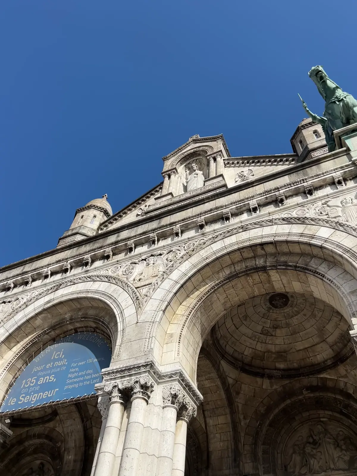 パリ　観光　サクレクール寺院　モンマルトル　おすすめ