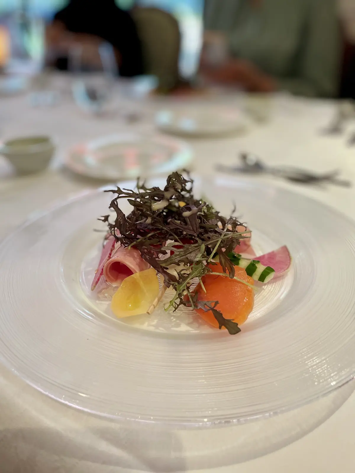 イタリアン、Angepatio、Restaurant、アンジェ パテオ、前菜、サラダ、サーモン、生ハム、紅芯大根、ガラスのお皿、