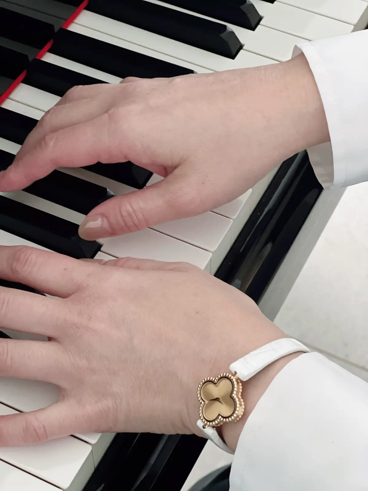 ピアノ　ネイル　ヴァンクリーフアーペル時計