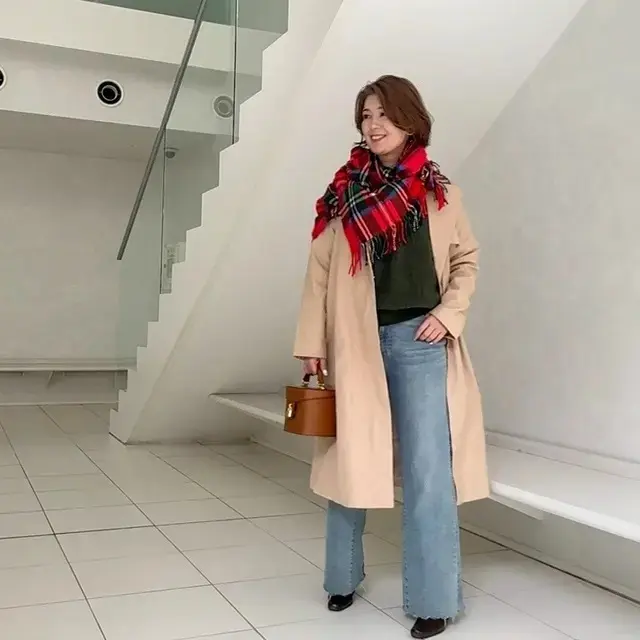 トレンチコート×タータンチェックの大人かわいいバランス