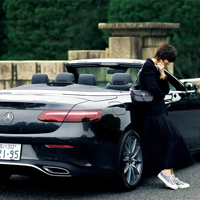 富岡佳子　メルセデスベンツに似合うジャケットコーデ　