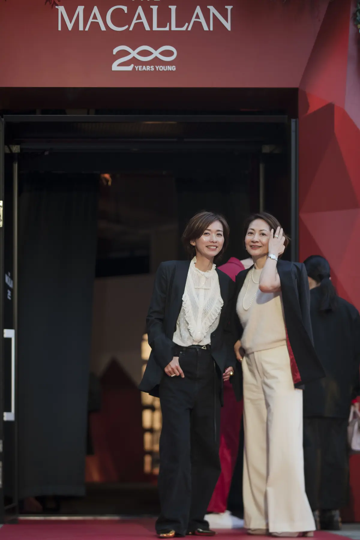 モノトーンコーデで華組メンバーとお出かけの画像_4