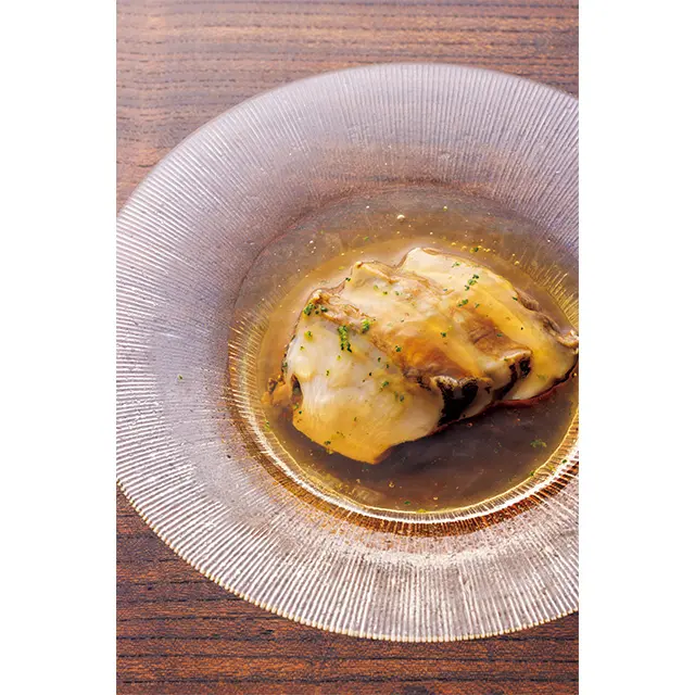 ルネ・ラリックの器に盛った「鮑と すっぽんの煮こごり」