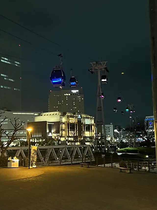 桜木町駅前からワールドポーターズ(ショッピングモール)を繋ぐゴンドラ！