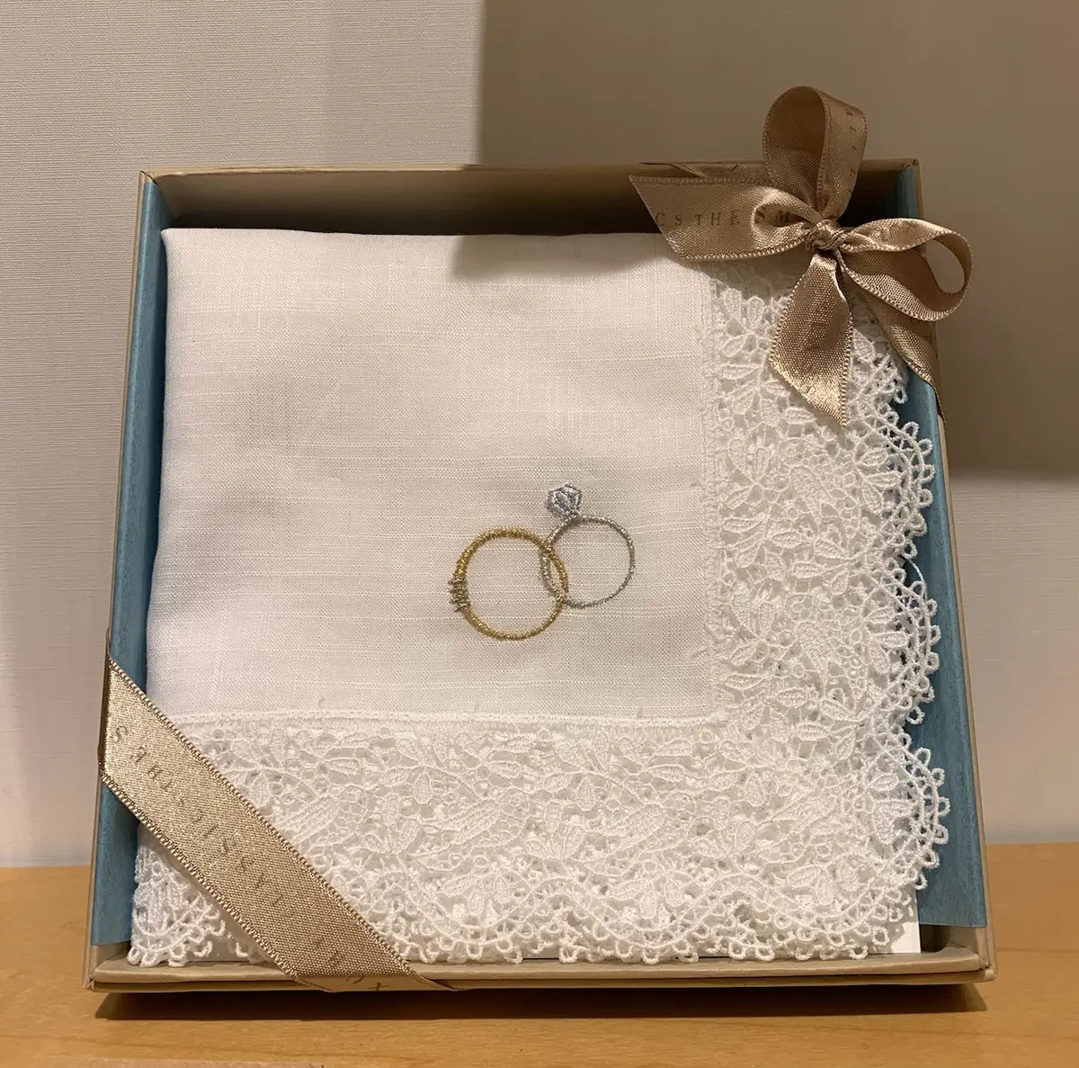 結婚指輪柄　レースハンカチ