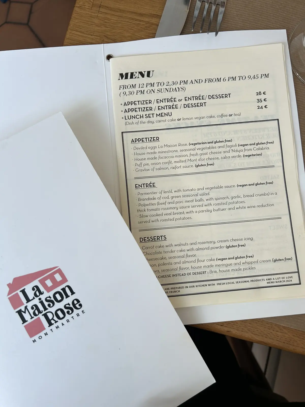 La Maison Rose　メゾンローズ　カフェ　パリ　モンマルトル