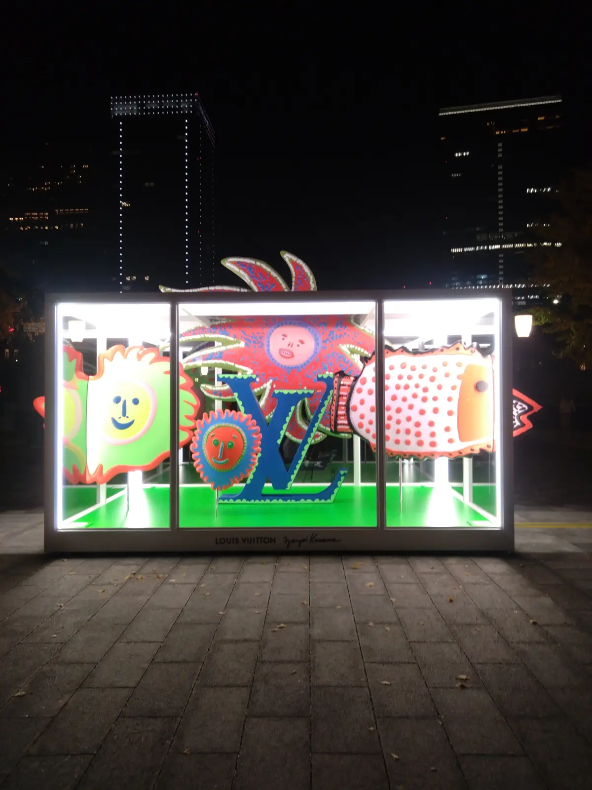 東京駅、行幸通り、ルイ・ヴィトン、草間彌生、インスタレーション