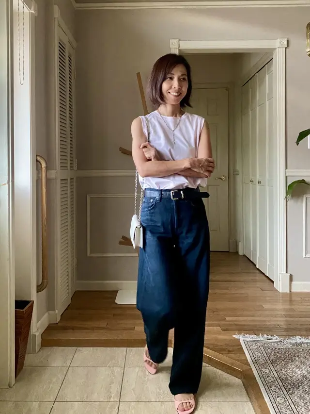 ピンクとブラックなカジュアルスタイルの画像_2