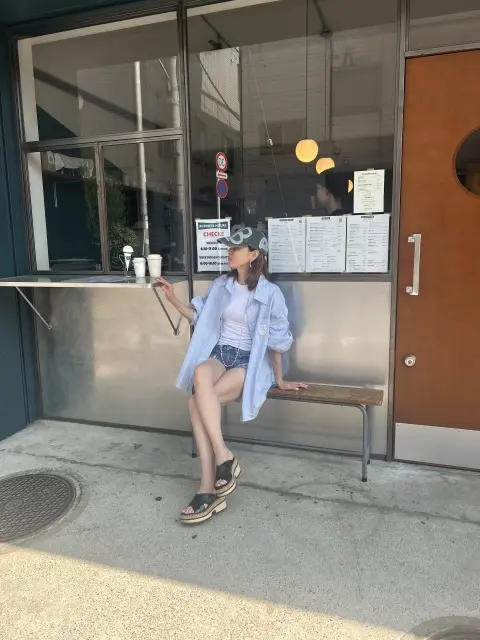 残暑を楽しむショートパンツ×長袖シャツでの画像_2