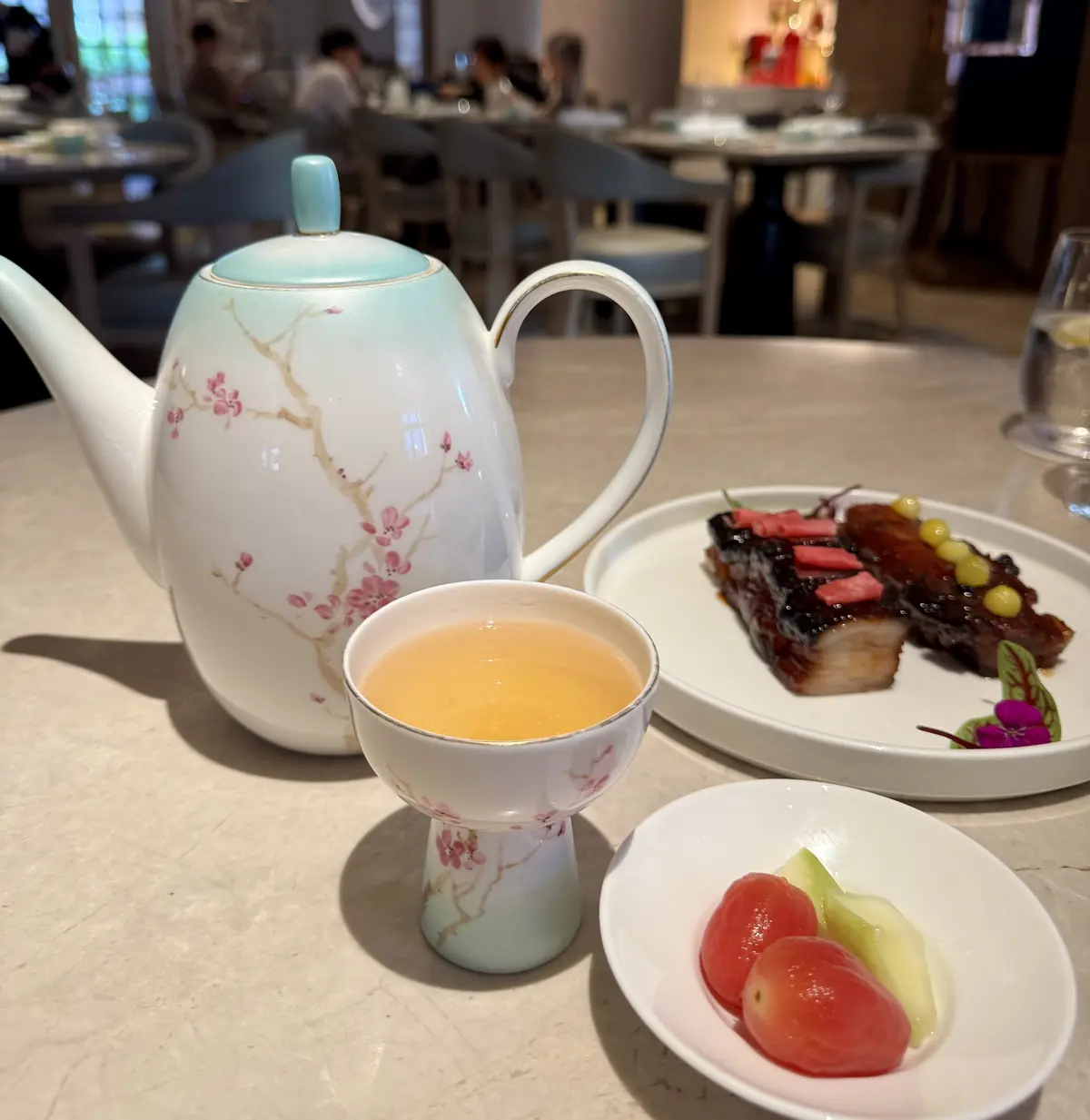 チャイニーズテーブル