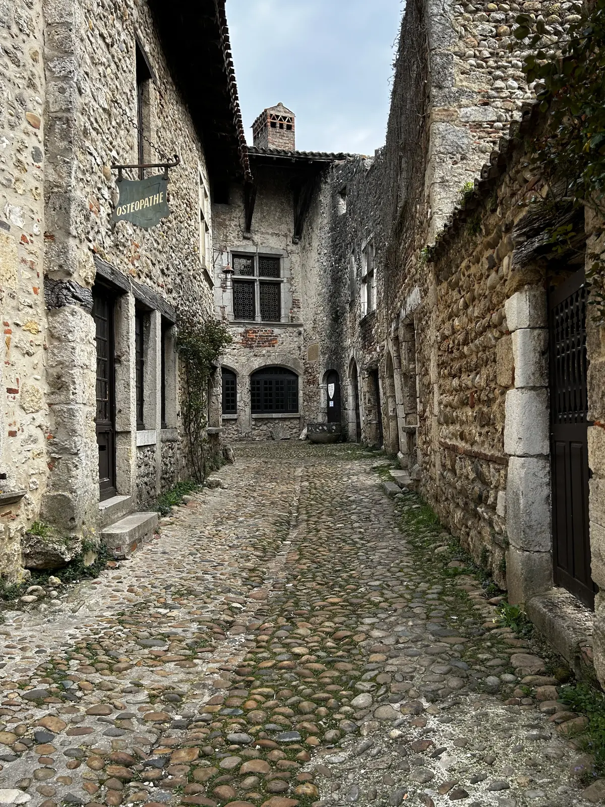 フランスの最も美しい村】Pérouges (ペルージュ) 