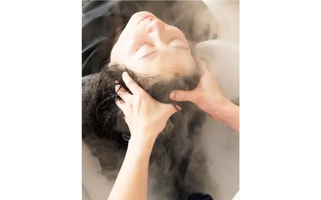 《1》心地よいマッサージで 頭皮のコリを解きほぐす